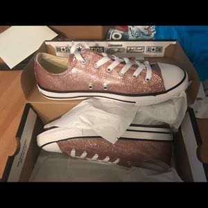 Size 5 Youth 7 Women’s converse
